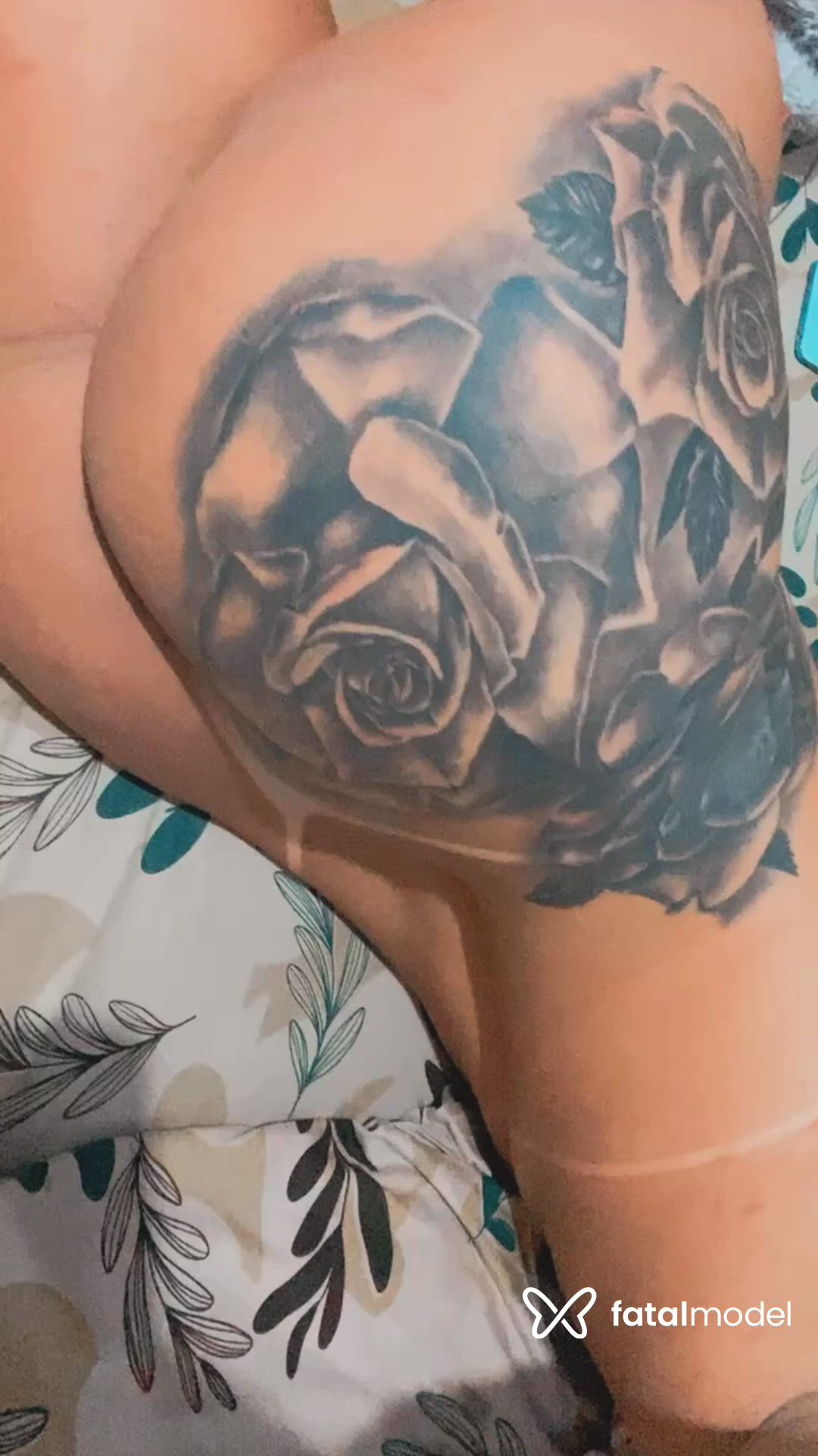 Acompanhante mulher loira (o) de olhos castanhos - Ana paula