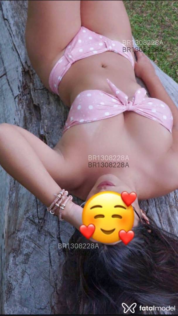 Acompanhante mulher com cabelo castanho de olhos castanhos - Tainá Acompanhante mulher com cabelo castanho de olhos castanhos - Tainá