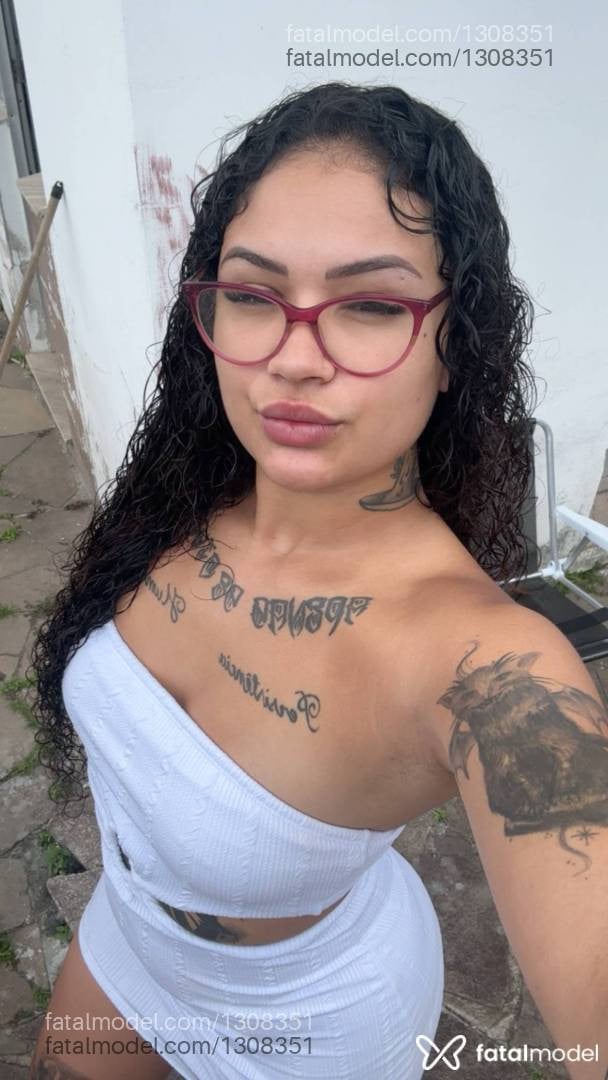 Acompanhante mulher com cabelo castanho de olhos castanhos em Capão da Canoa Acompanhante mulher com cabelo castanho de olhos castanhos em Capão da Canoa - Isabele Bello