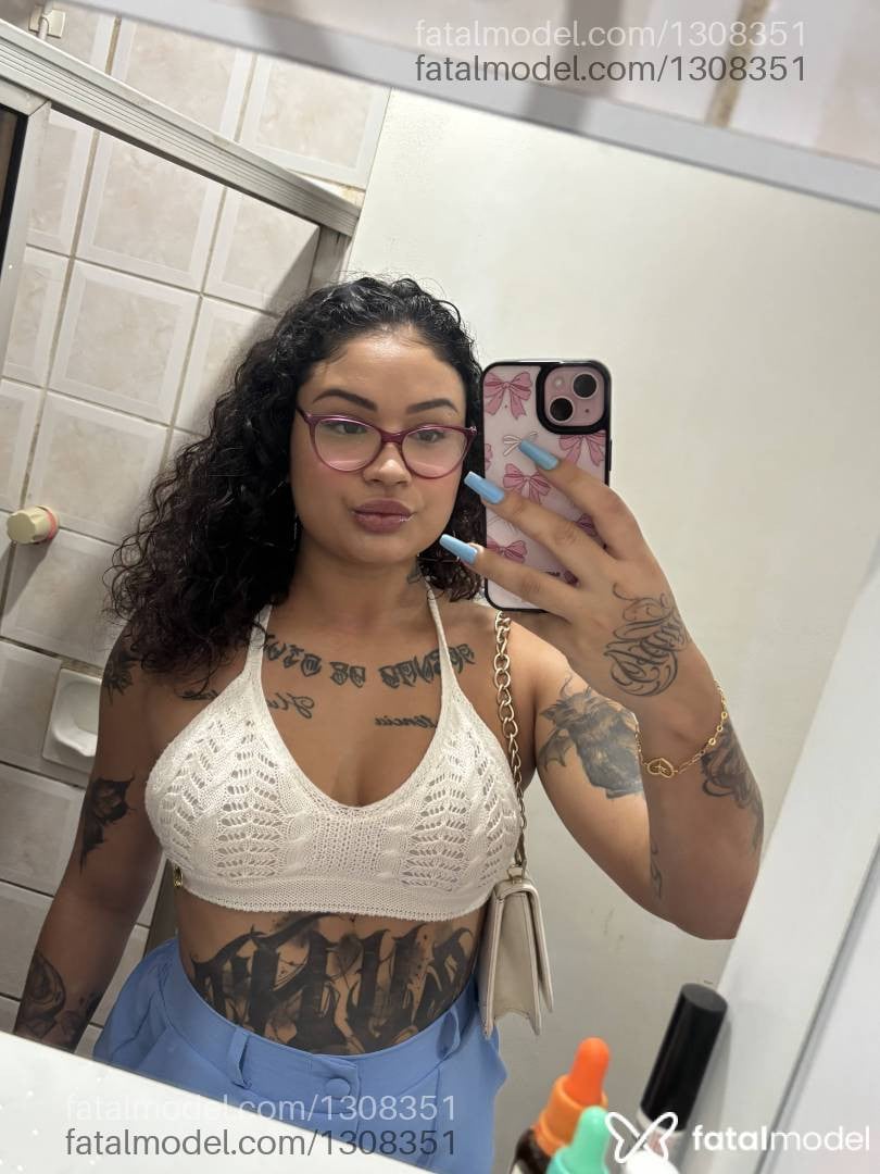 Acompanhante mulher com cabelo castanho de olhos castanhos em Capão da Canoa Acompanhante mulher com cabelo castanho de olhos castanhos em Capão da Canoa - Isabele Bello