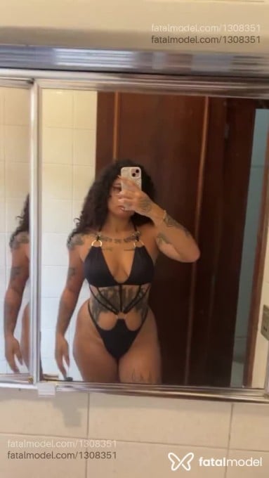 Acompanhante mulher com cabelo castanho de olhos castanhos em Capão da Canoa Acompanhante mulher com cabelo castanho de olhos castanhos em Capão da Canoa - Isabele Bello
