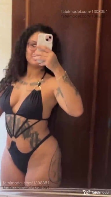 Acompanhante mulher com cabelo castanho de olhos castanhos em Capão da Canoa Acompanhante mulher com cabelo castanho de olhos castanhos em Capão da Canoa - Isabele Bello