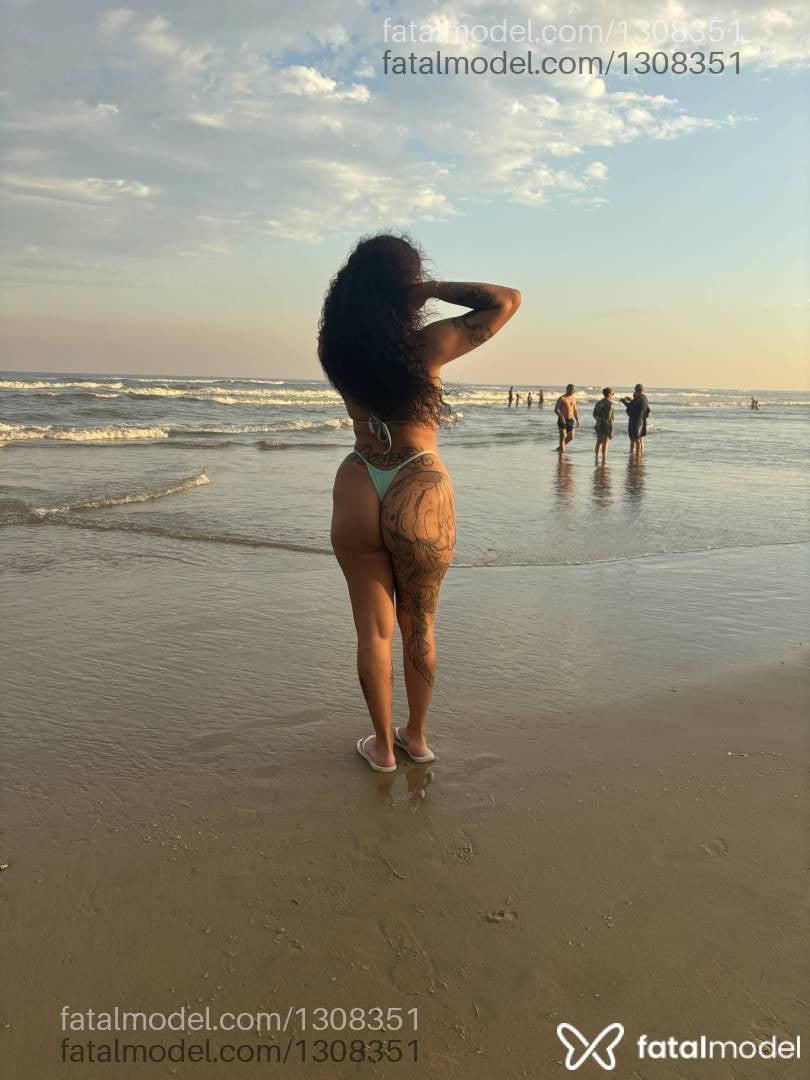 Acompanhante mulher com cabelo castanho de olhos castanhos em Capão da Canoa Acompanhante mulher com cabelo castanho de olhos castanhos em Capão da Canoa - Isabele Bello