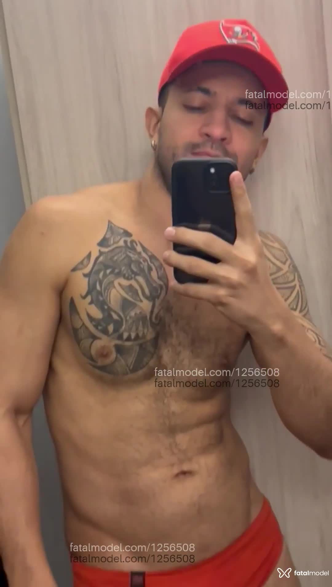 Acompanhante homem morena (o) de olhos castanhos - Leo Rec Acompanhante homem morena (o) de olhos castanhos - Leo Rec