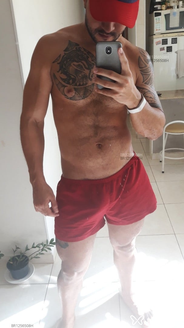 Acompanhante homem morena (o) de olhos castanhos - Leo Rec Acompanhante homem morena (o) de olhos castanhos - Leo Rec