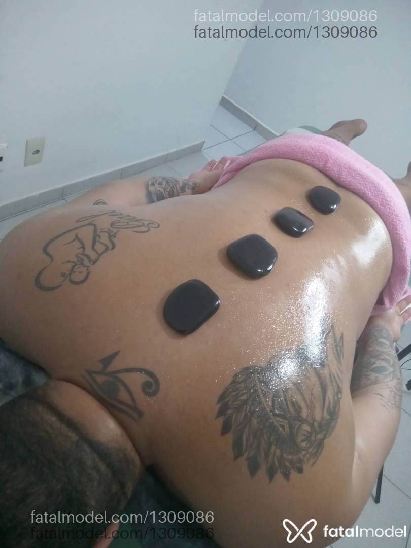 Acompanhante mulher com cabelo castanho de olhos castanhos - Karine Lins