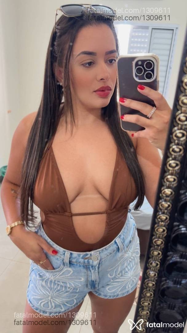 Acompanhante mulher com cabelo castanho de olhos castanhos - Thays Ferraz