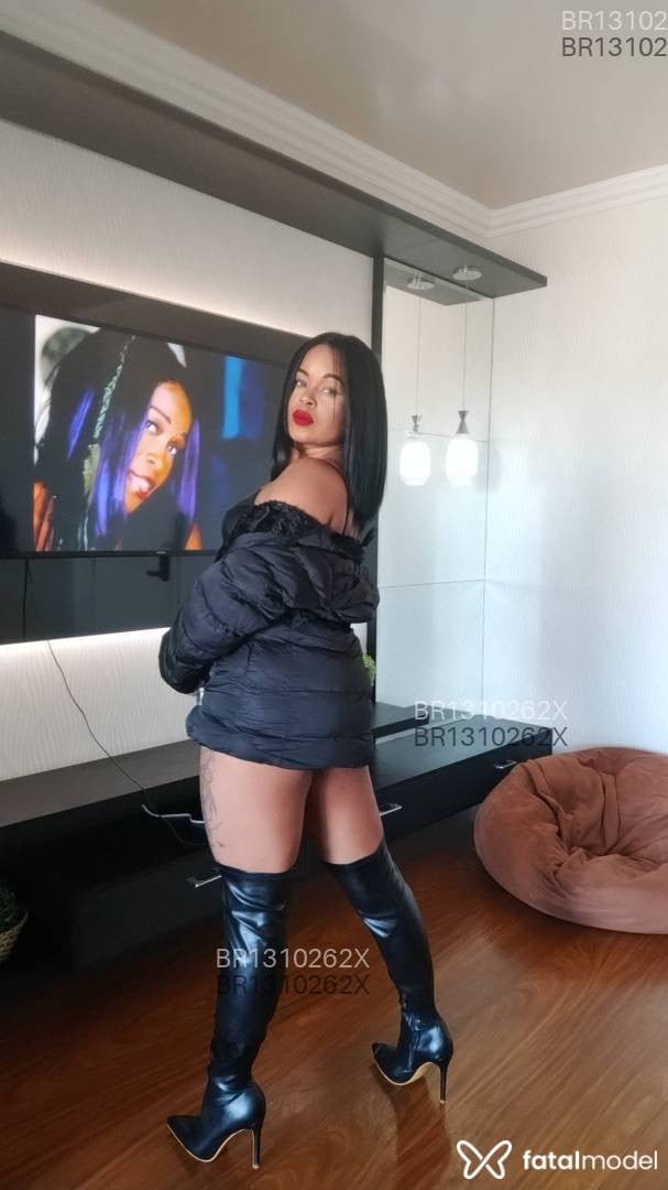 Acompanhante mulher morena (o) de olhos castanhos em Cabo Frio - Victória Katrinck