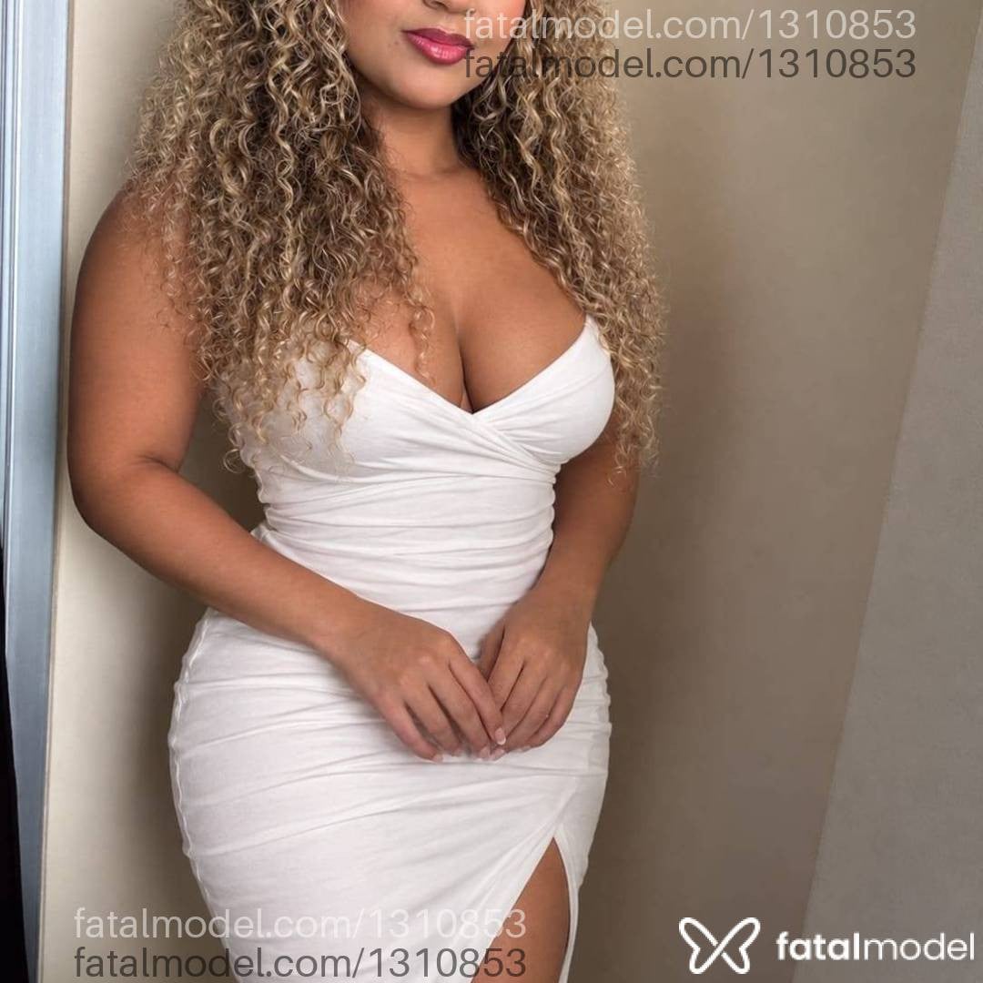 Acompanhante mulher loira (o) de olhos mel - Cachos Dourados