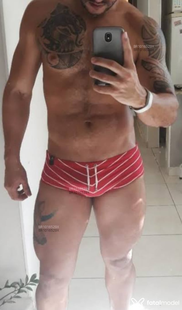 Acompanhante homem com cabelo castanho de olhos castanhos em Itapema - Igor Becker