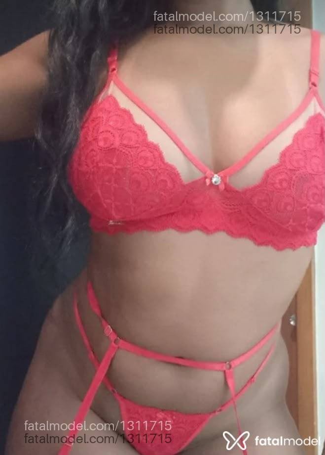 Acompanhante mulher com cabelo castanho de olhos castanhos - LORENA