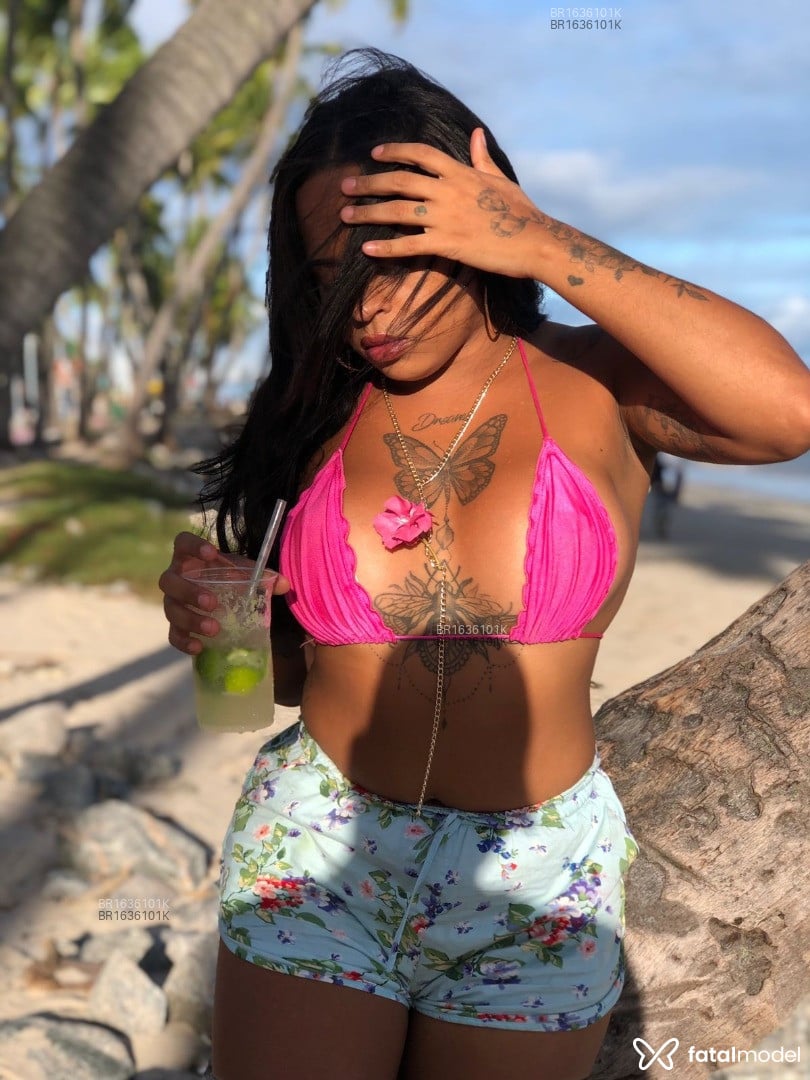 Acompanhante mulher trans com cabelo castanho de olhos castanhos em Salvador - ALICE SOPHIA