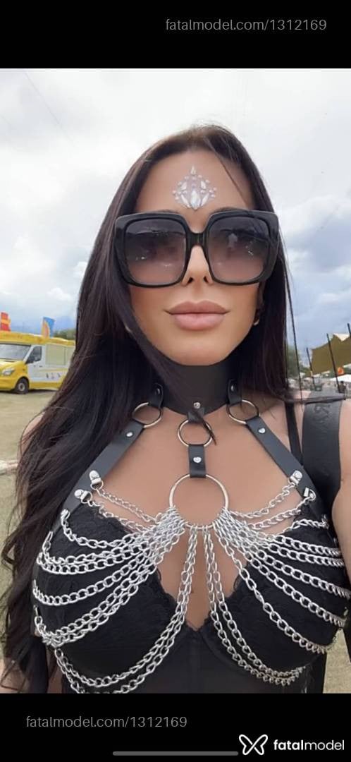 Acompanhante mulher trans morena (o) de olhos mel em Anápolis - Thayla coling