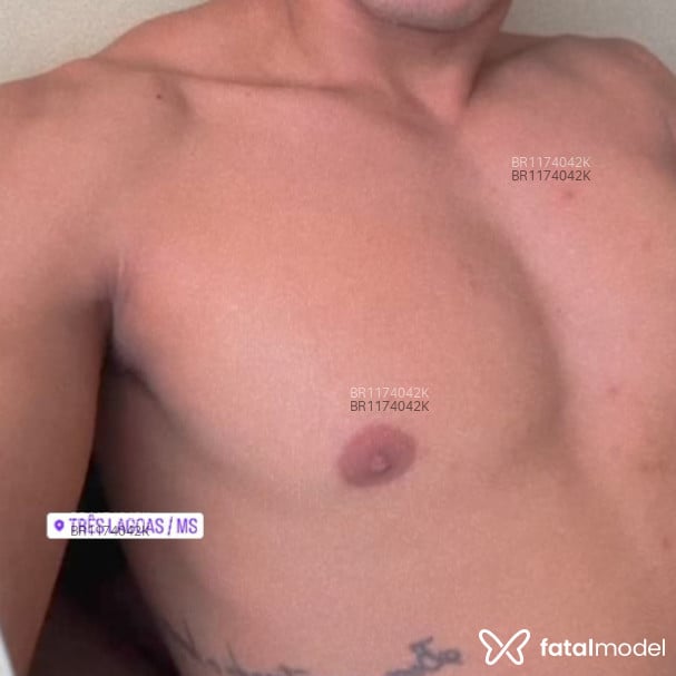 Acompanhante homem loira (o) de olhos castanhos em São Paulo Acompanhante homem loira (o) de olhos castanhos em São Paulo - Gabriel vert