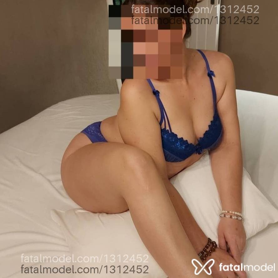 Acompanhante mulher com cabelo castanho de olhos mel em Tubarão Acompanhante mulher com cabelo castanho de olhos mel em Tubarão - Mya Goolf