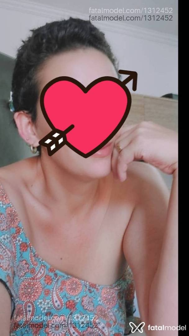 Acompanhante mulher com cabelo castanho de olhos mel em Tubarão Acompanhante mulher com cabelo castanho de olhos mel em Tubarão - Mya Goolf
