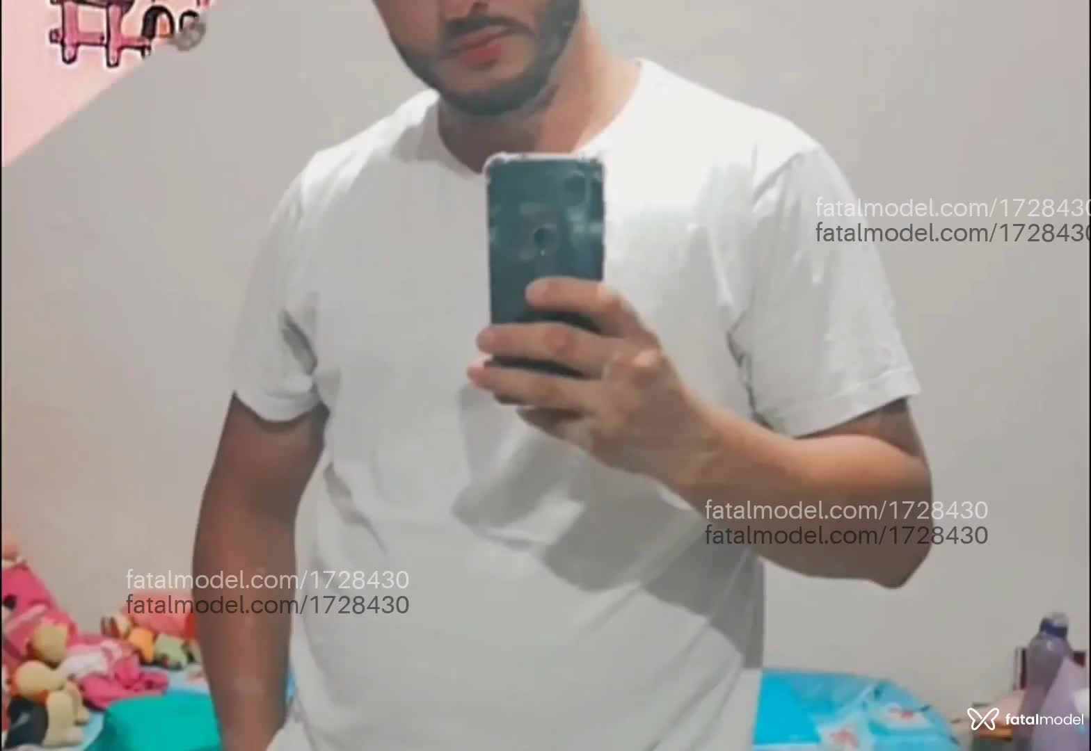 Acompanhante homem com cabelo castanho de olhos castanhos em Virtual Acompanhante homem com cabelo castanho de olhos castanhos em Virtual - Souza