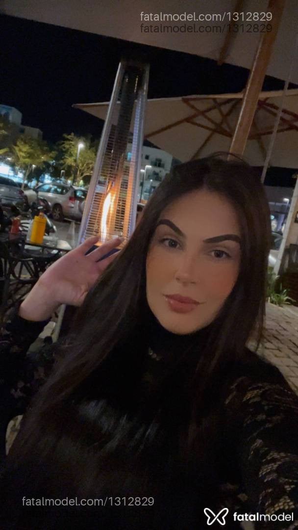 Acompanhante mulher morena (o) de olhos verdes em Mineiros - Julia Sena