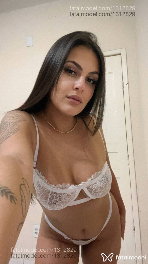 Acompanhante mulher morena (o) de olhos verdes - Julia Sena