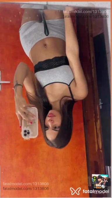 Acompanhante mulher com cabelo castanho de olhos castanhos em Baixo Guandu - Júlia Mendes