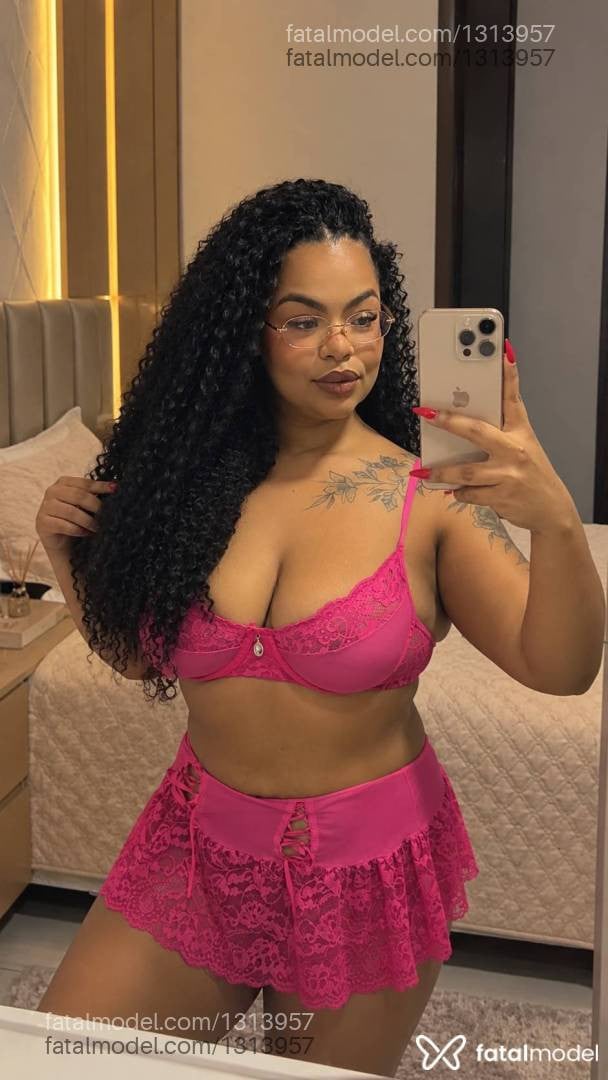 Acompanhante mulher morena (o) de olhos pretos - Kiara Morningstar