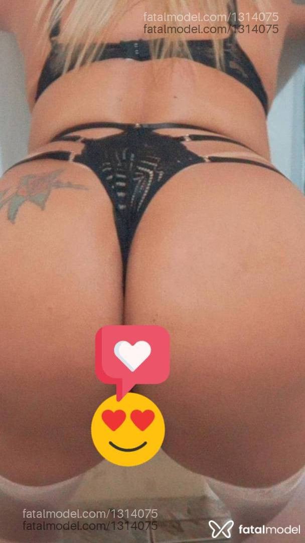 Acompanhante mulher loira (o) de olhos castanhos - Danny Melissa