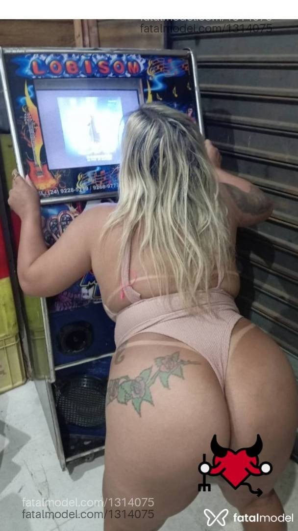 Acompanhante mulher loira (o) de olhos castanhos em Três Rios - Danny Melissa