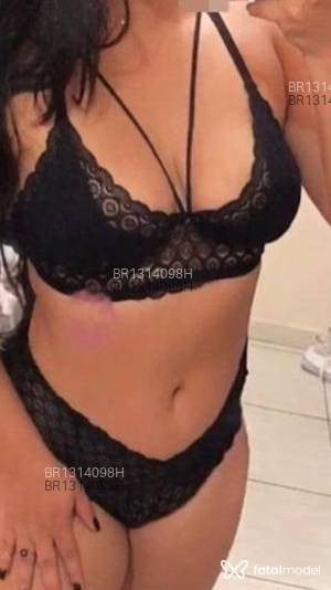 Acompanhante mulher com cabelo castanho de olhos castanhos em Passos Acompanhante mulher com cabelo castanho de olhos castanhos em Passos - Lavínia Fernandes