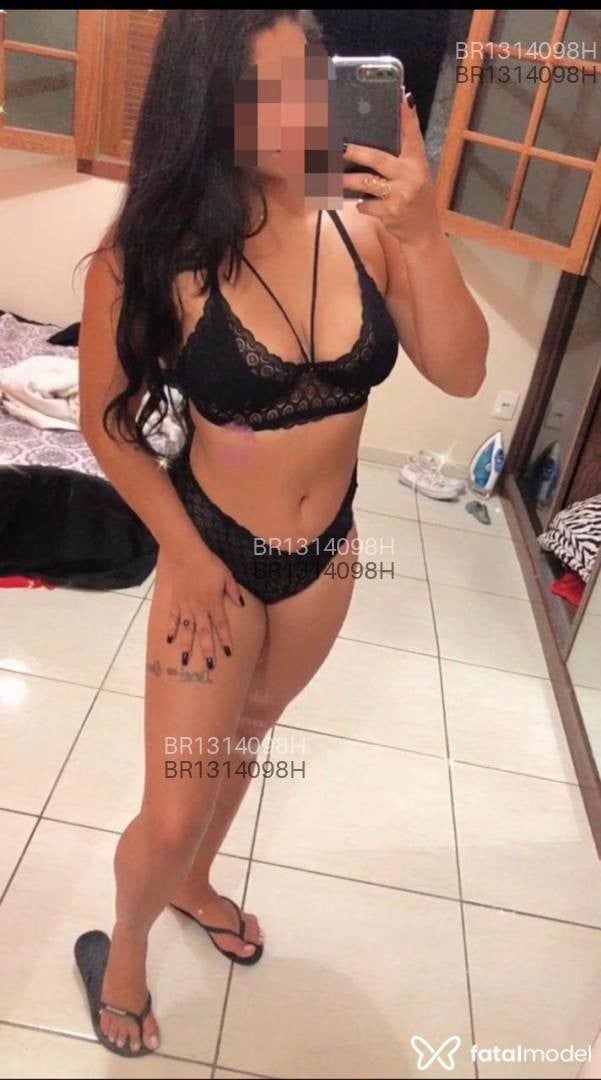 Acompanhante mulher com cabelo castanho de olhos castanhos em Passos Acompanhante mulher com cabelo castanho de olhos castanhos em Passos - Lavínia Fernandes