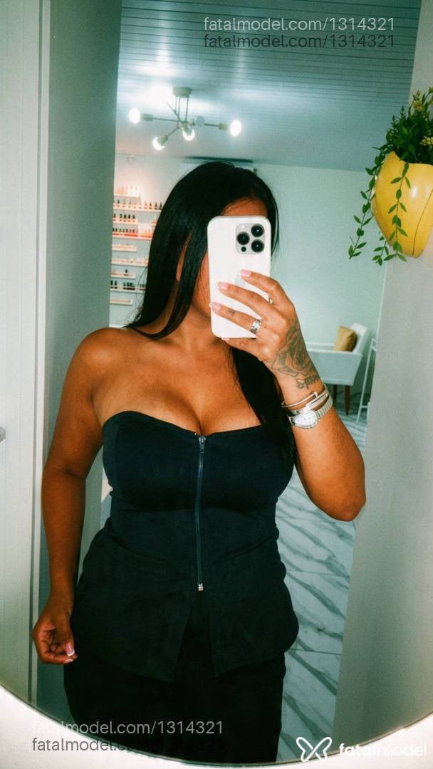 Acompanhante mulher morena (o) de olhos pretos - Bárbara