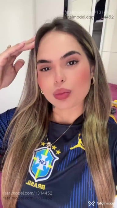 Acompanhante mulher loira (o) de olhos castanhos em São Lourenço Acompanhante mulher loira (o) de olhos castanhos em São Lourenço - Majuu