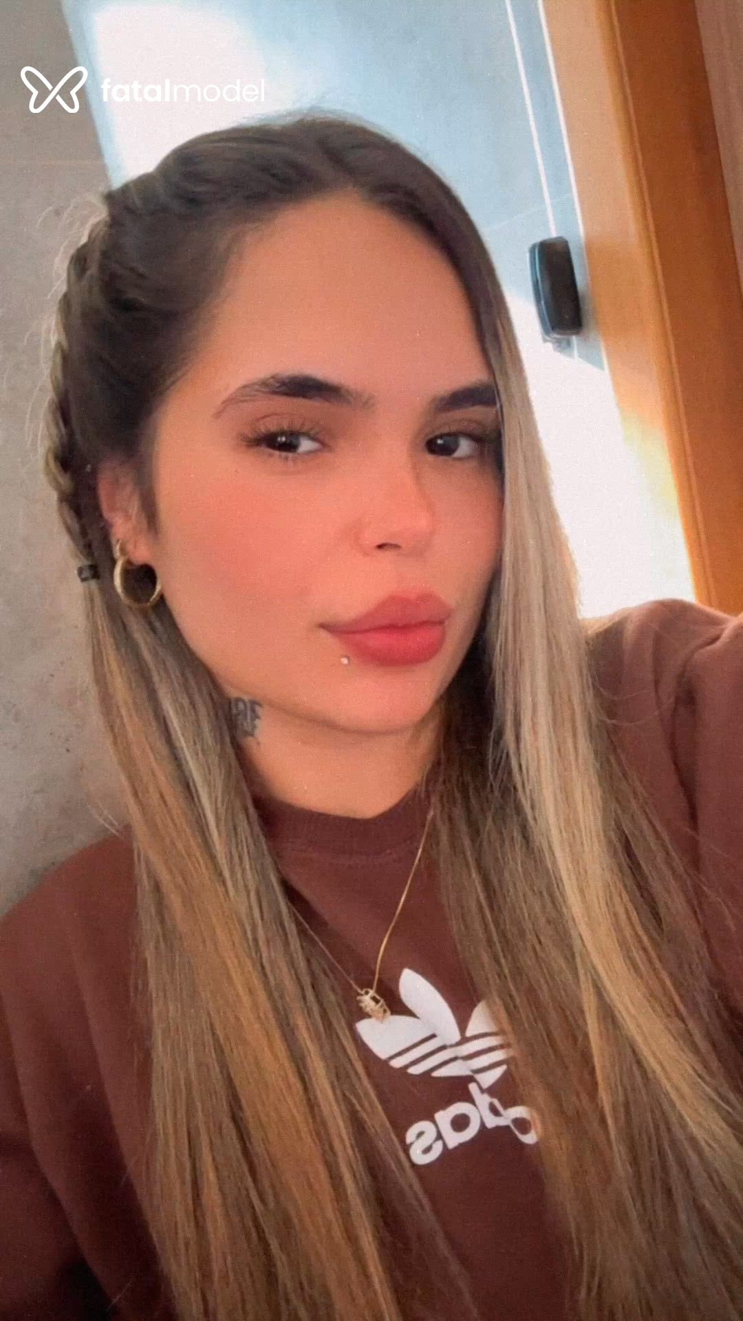 Acompanhante mulher loira (o) de olhos castanhos em São Lourenço Acompanhante mulher loira (o) de olhos castanhos em São Lourenço - Majuu