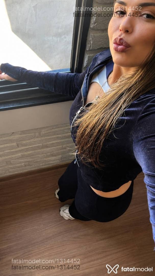 Acompanhante mulher loira (o) de olhos castanhos em Varginha - Majuu