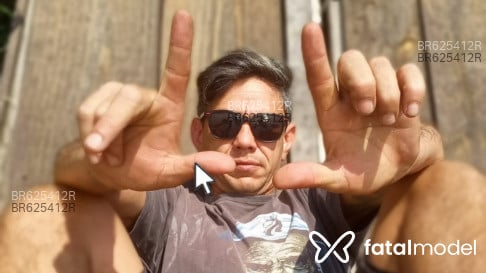 Acompanhante homem morena (o) de olhos castanhos em Florianópolis - Iluminador
