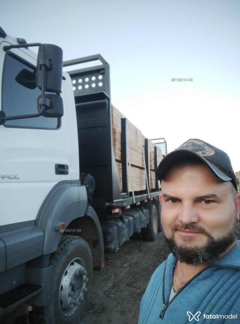 Acompanhante homem com cabelo castanho de olhos castanhos em Caxias do Sul - Marcelo Mustang