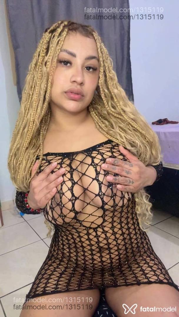 Acompanhante mulher com cabelo castanho de olhos castanhos - Valentina Ferraz