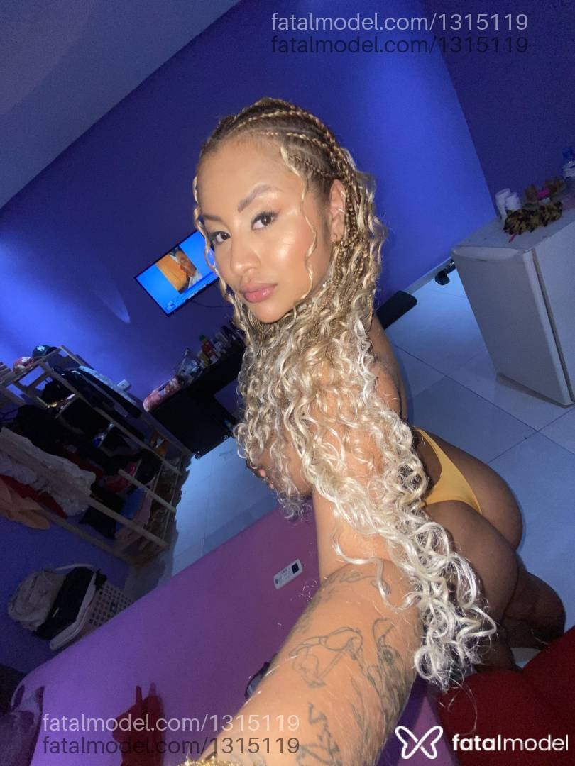 Acompanhante mulher com cabelo castanho de olhos castanhos - Valentina Ferraz