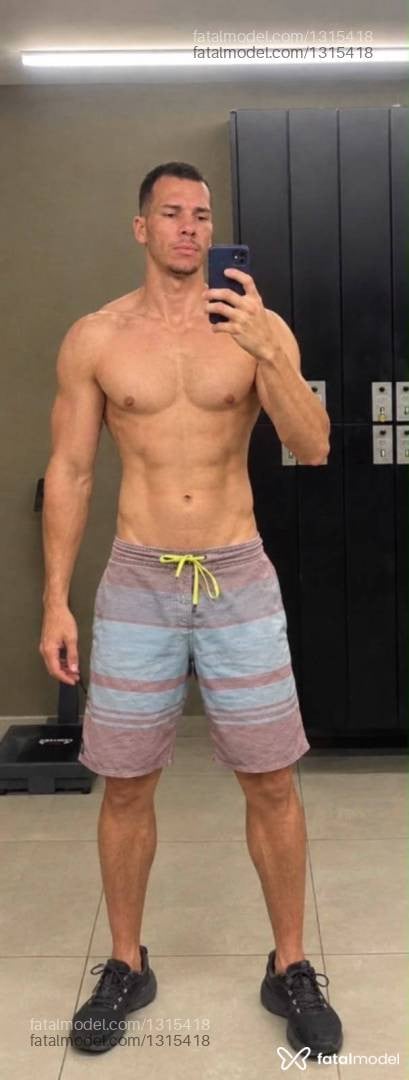 Acompanhante homem com cabelo castanho de olhos mel - Guilherme Grossão