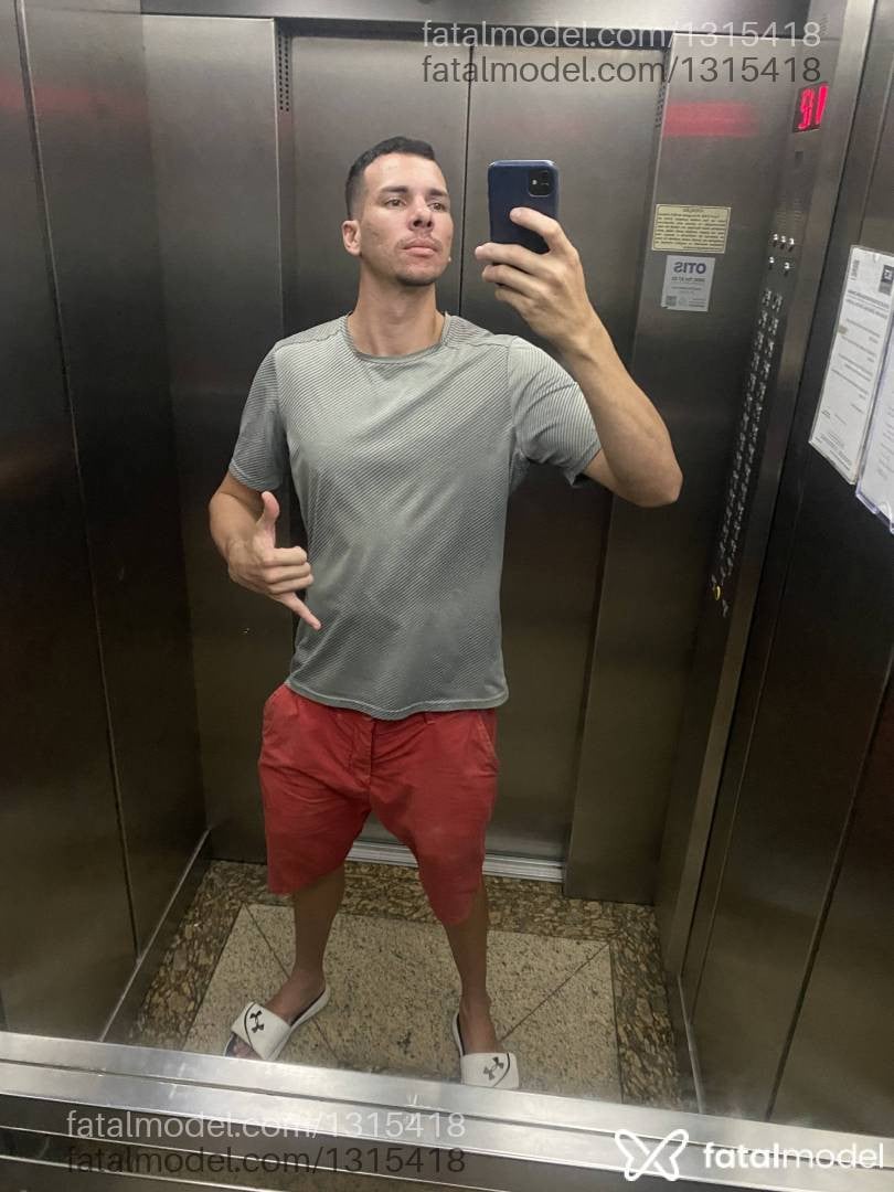 Acompanhante homem com cabelo castanho de olhos mel - Guilherme Grossão