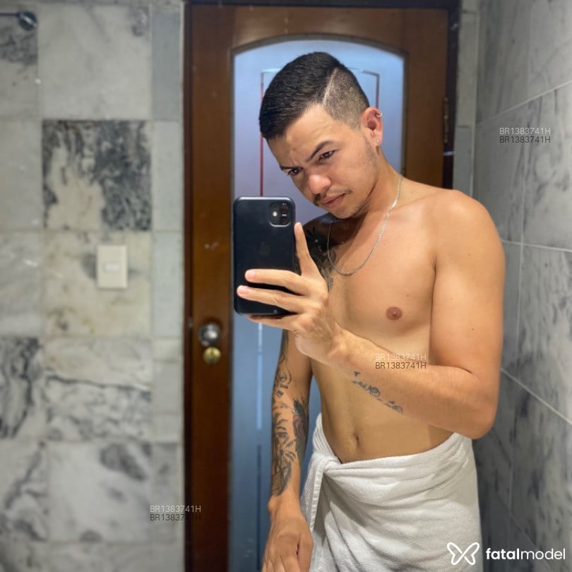 Acompanhante homem com cabelo castanho de olhos castanhos em Manaus Acompanhante homem com cabelo castanho de olhos castanhos em Manaus - Acreano