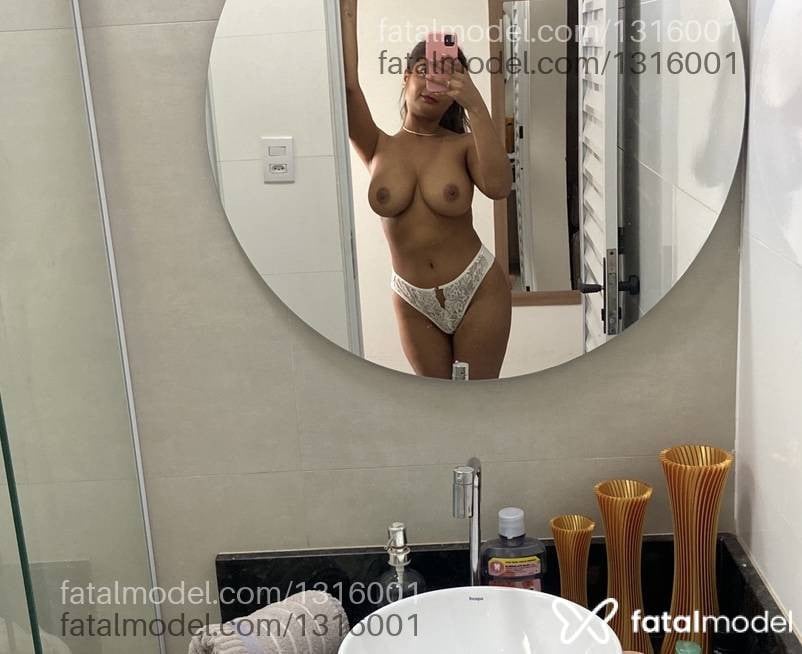 Acompanhante mulher com cabelo castanho de olhos castanhos - Julia