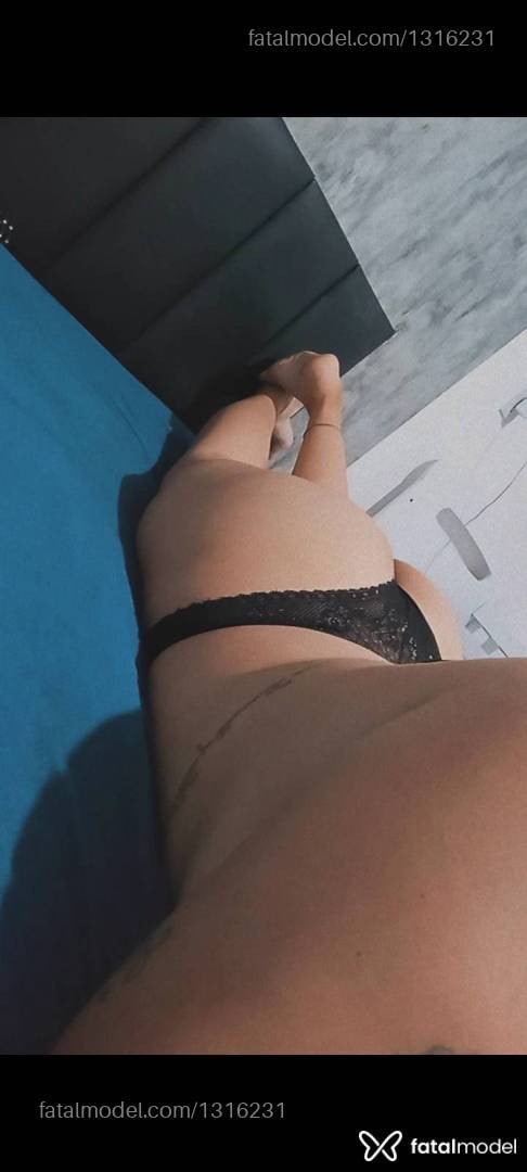 Acompanhante mulher com cabelo castanho de olhos verdes em Tubarão - Morena
