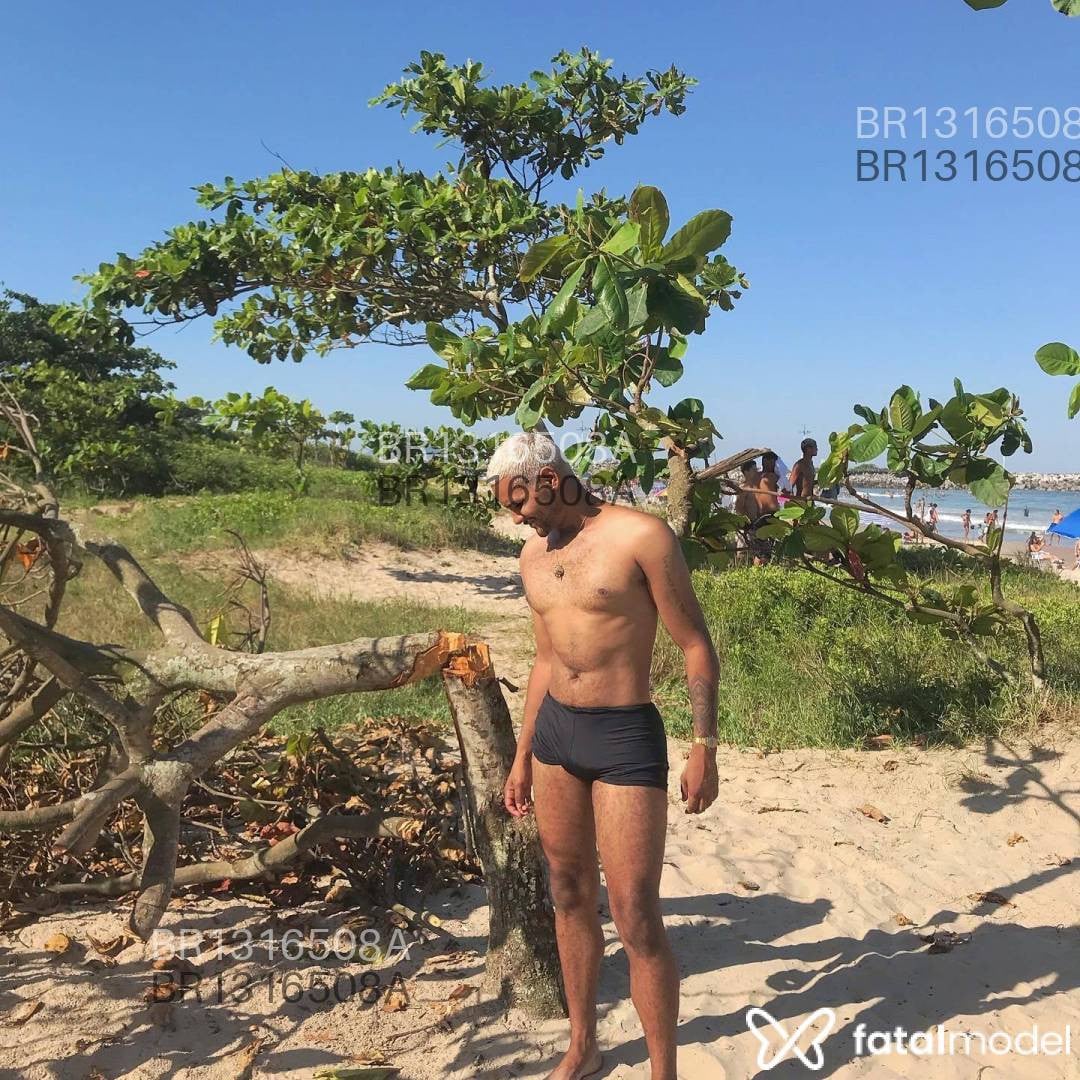 Acompanhante homem morena (o) de olhos castanhos em Maringá - Giovane
