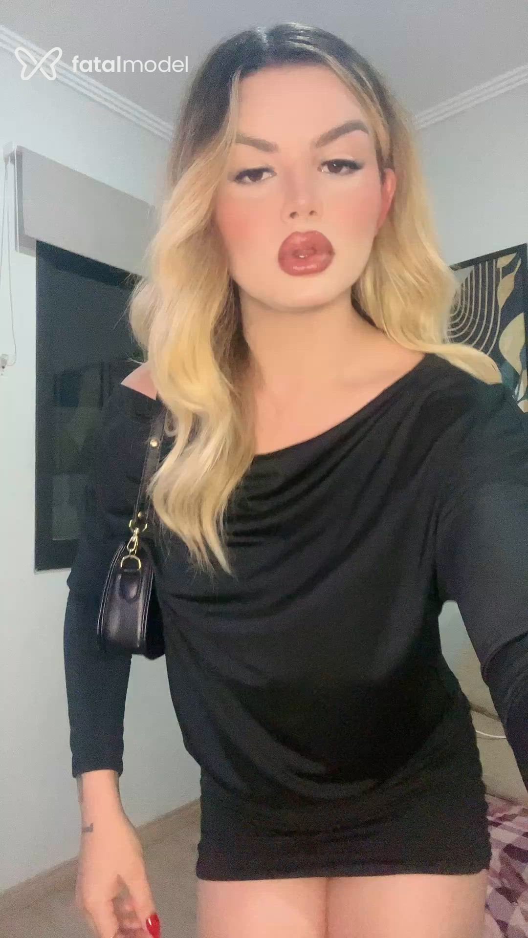 Acompanhante mulher trans loira (o) de olhos castanhos - Lana Reis