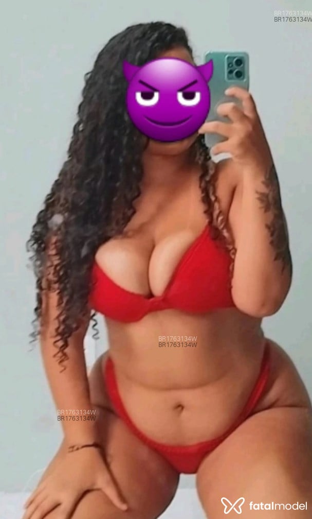 Acompanhante mulher com cabelo castanho de olhos castanhos - Morena Acompanhante mulher com cabelo castanho de olhos castanhos - Morena