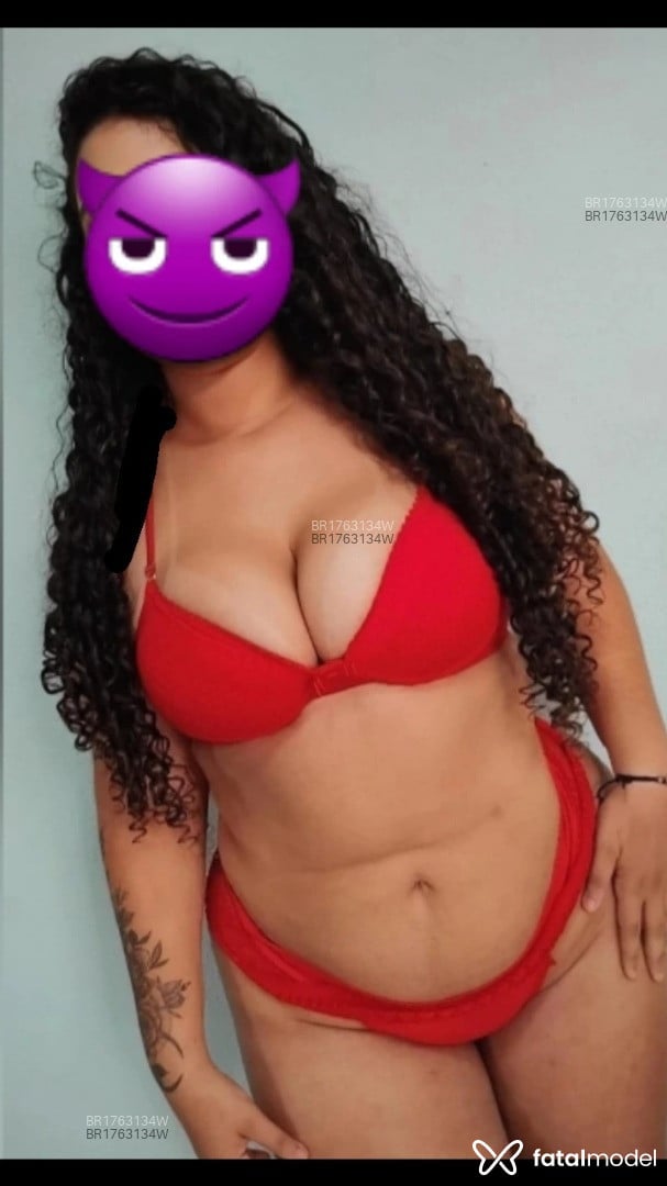 Acompanhante mulher com cabelo castanho de olhos castanhos - Morena Acompanhante mulher com cabelo castanho de olhos castanhos - Morena