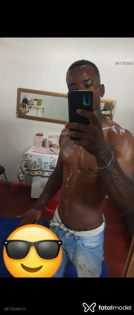 Acompanhante homem morena (o) de olhos pretos em Uberlândia - Pretinho