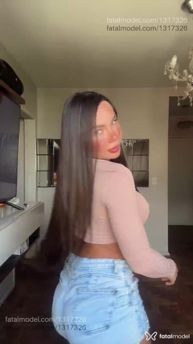 Acompanhante mulher trans com cabelo castanho de olhos verdes em Belo Horizonte - Rafaela Borges