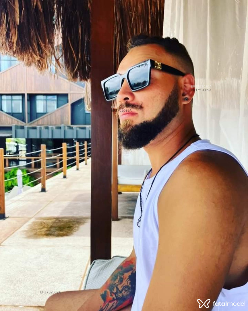 Acompanhante homem com cabelo castanho de olhos castanhos em Rio de Janeiro - Jack Darlan