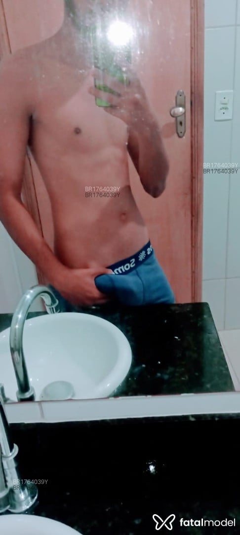 Acompanhante homem com cabelo castanho de olhos pretos em Anápolis Acompanhante homem com cabelo castanho de olhos pretos em Anápolis - Gustavo